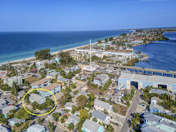 Bradenton Beach Four Bedroom Vacation Home with Pool & Spa